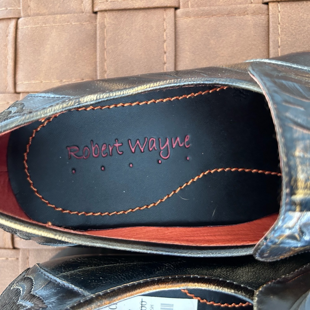 NWT Robert Wayne Embroidered Cross Brown Leather Slip-On Loafers Men’s Size 7 - Picture 5 of 8